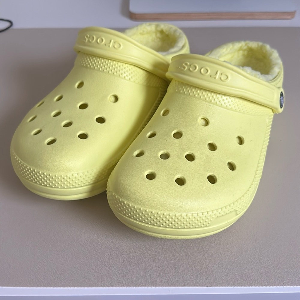 Yellow fuzzy croc size: 6M/8W